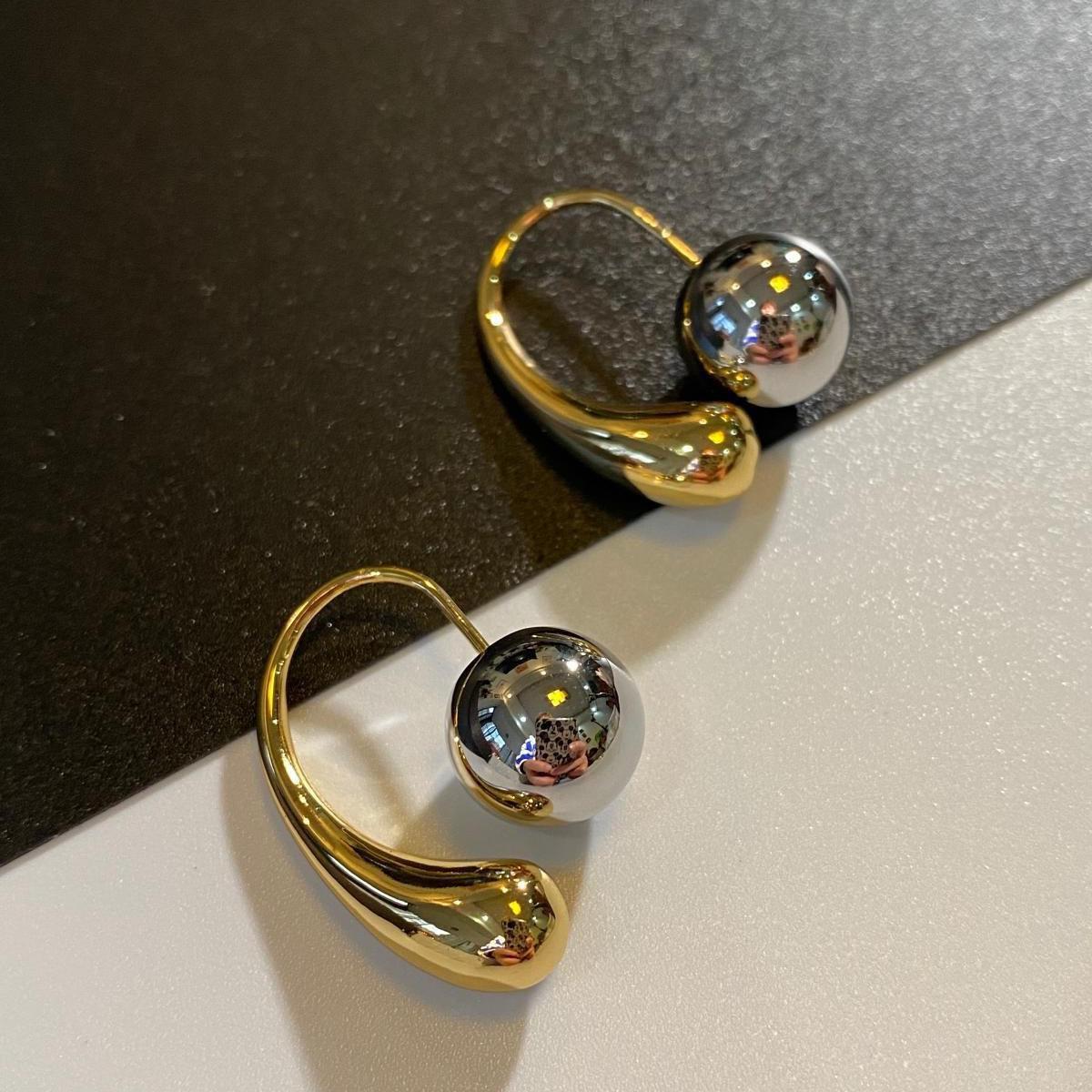 Unique Punk Style Contrast Color Metal Beads Gilded Ear Studs